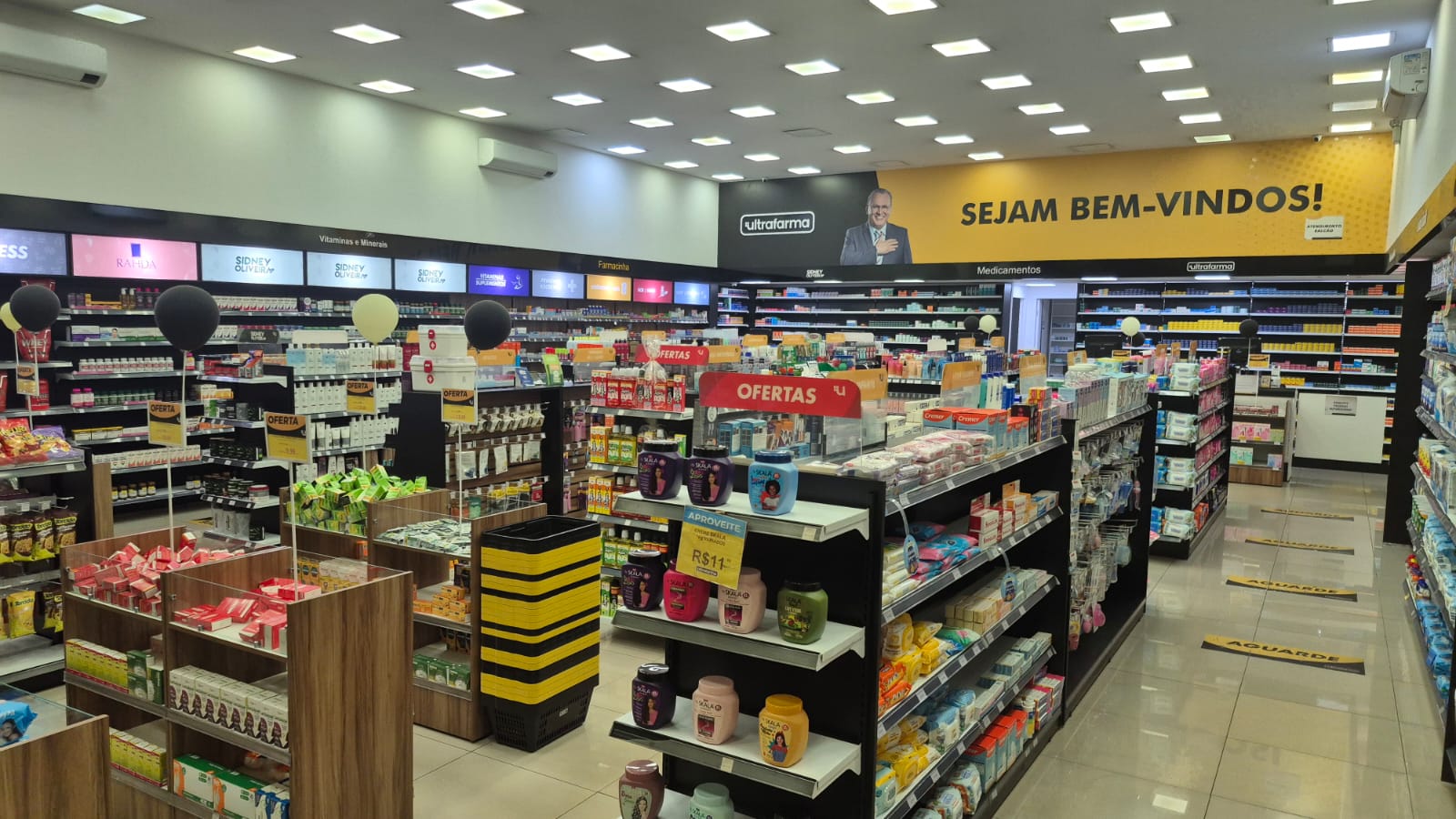 Prateleiras e seções de produtos